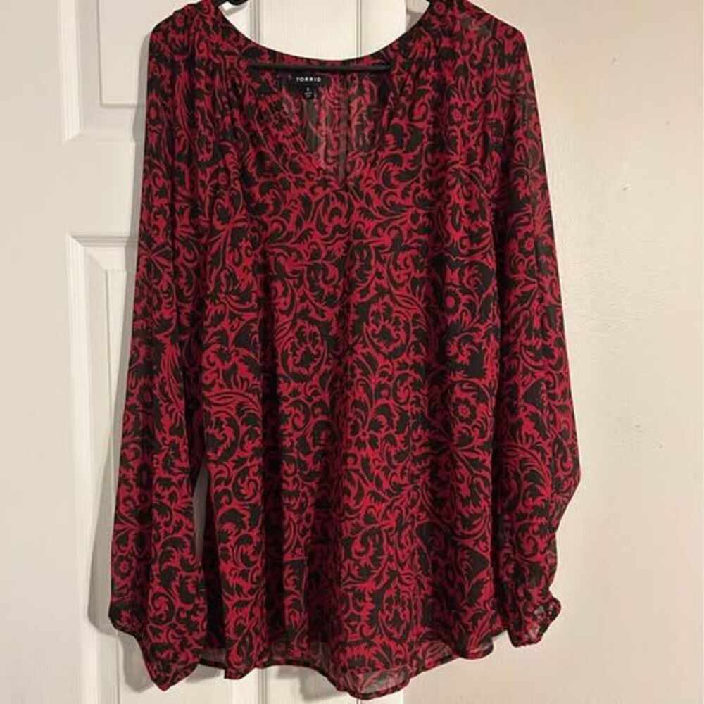Torrid Size 1 Red Black Damask Print Chiffon Blouse Long Sleeve Plus Size